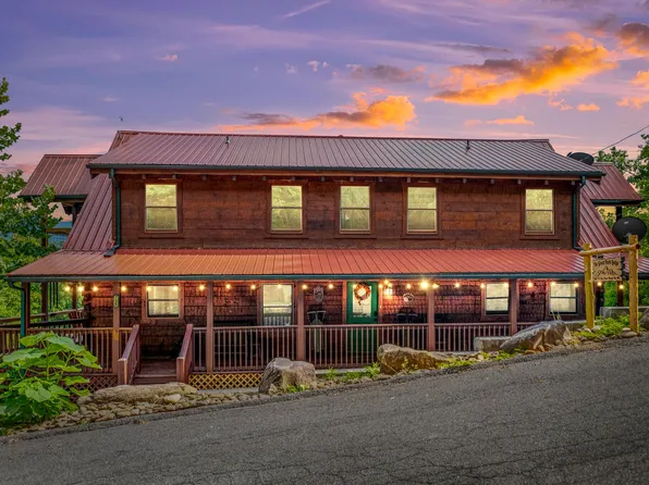 725 Big Bear Ridge Rd, Gatlinburg, TN 37738