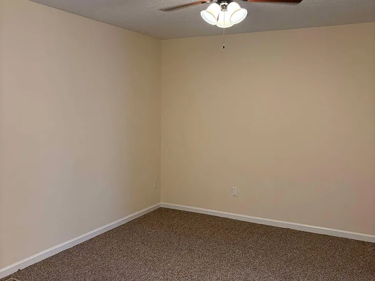 594 Lost Cir #A — Photo 18