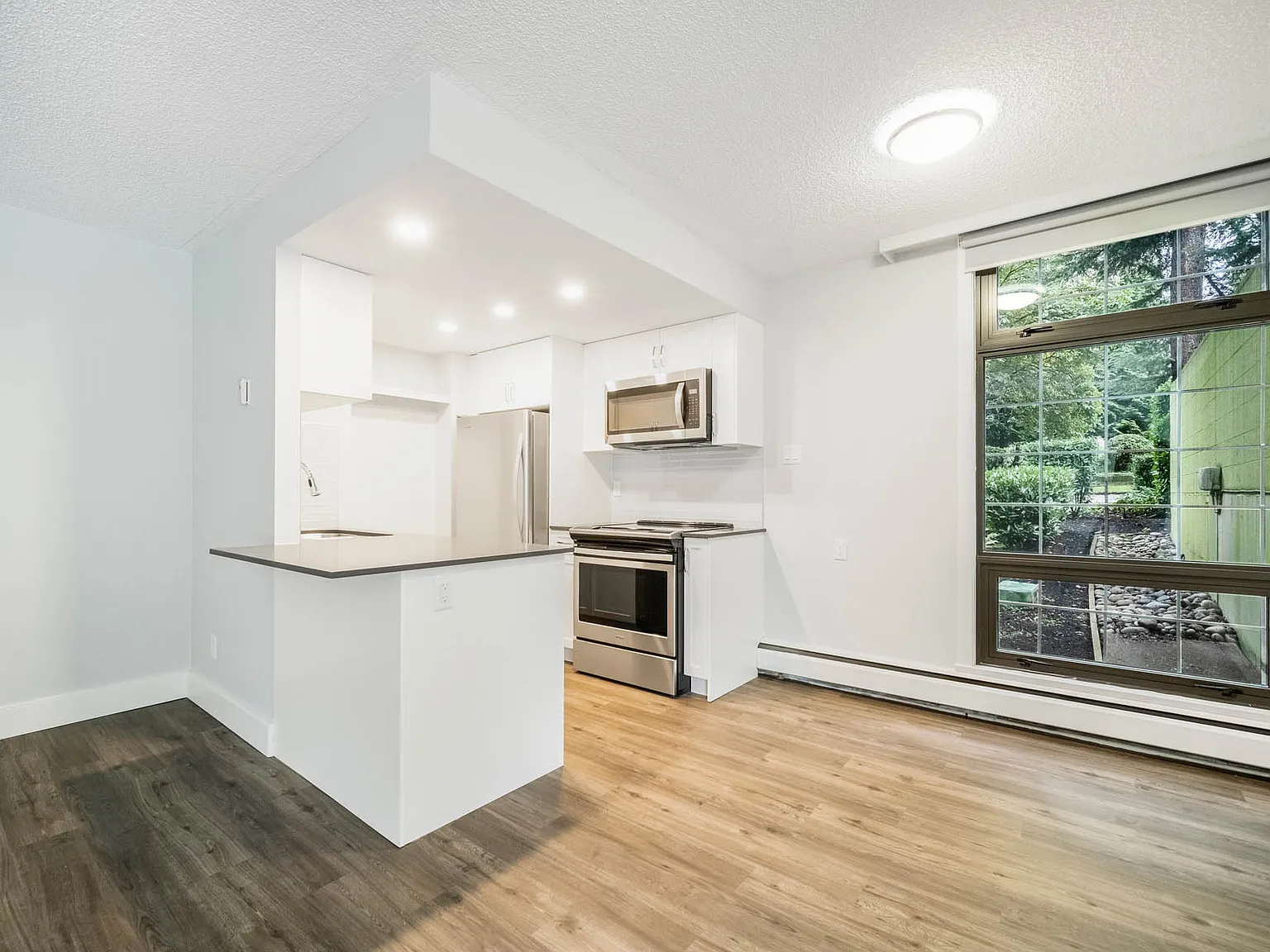 1005 Jervis Street — Photo 2