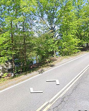 4th image of 823 E River Dr