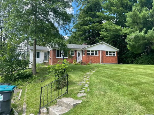 11 Van Alst Street, New Paltz, NY 12561