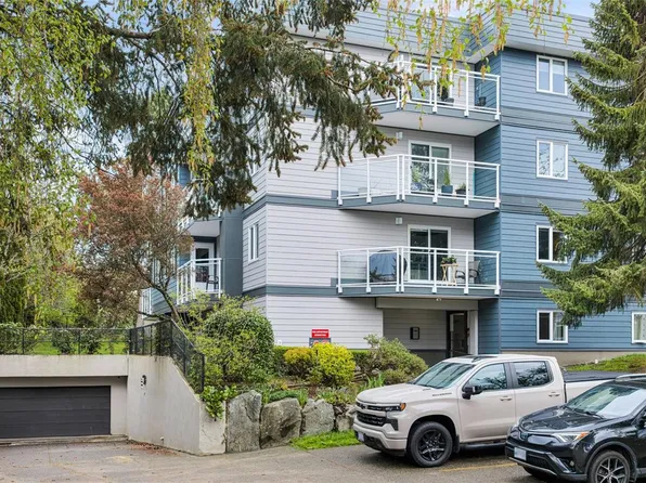 949 Cloverdale Ave #8, Saanich, BC V8X 2T4