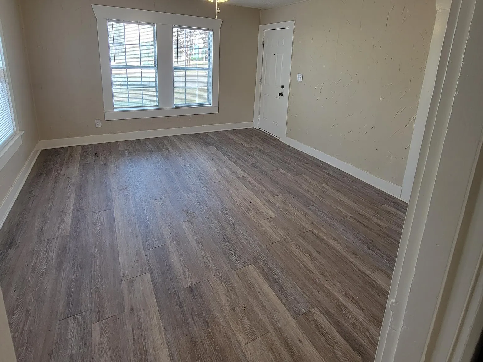 2 bed, 1000 sqft, $1,695 — Photo 3