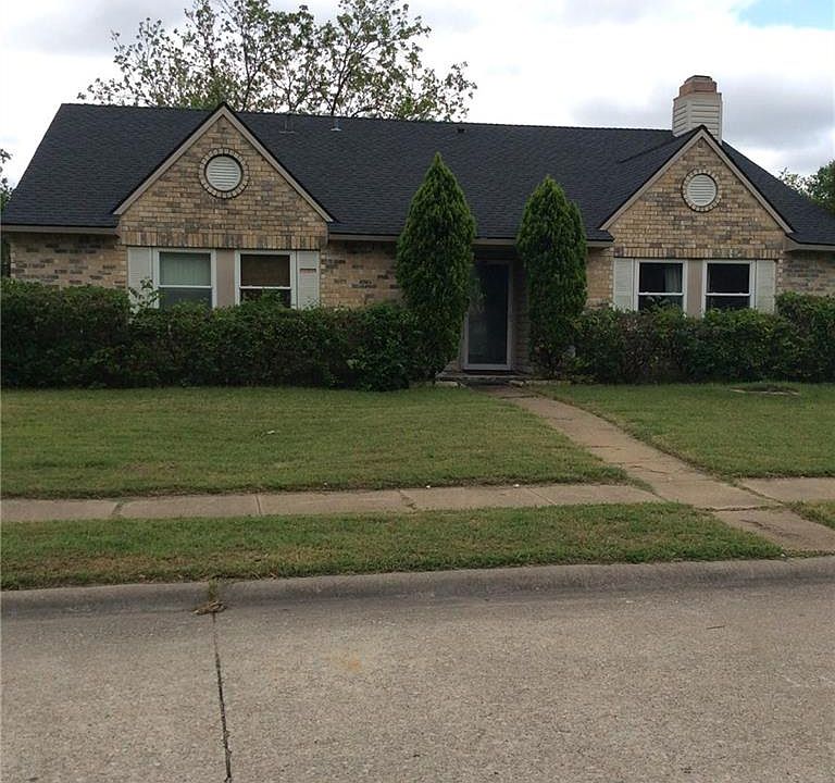 2nd image of 2718 Centennial Dr