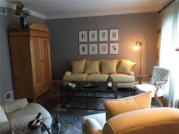 5th image of 606 Essex Ct