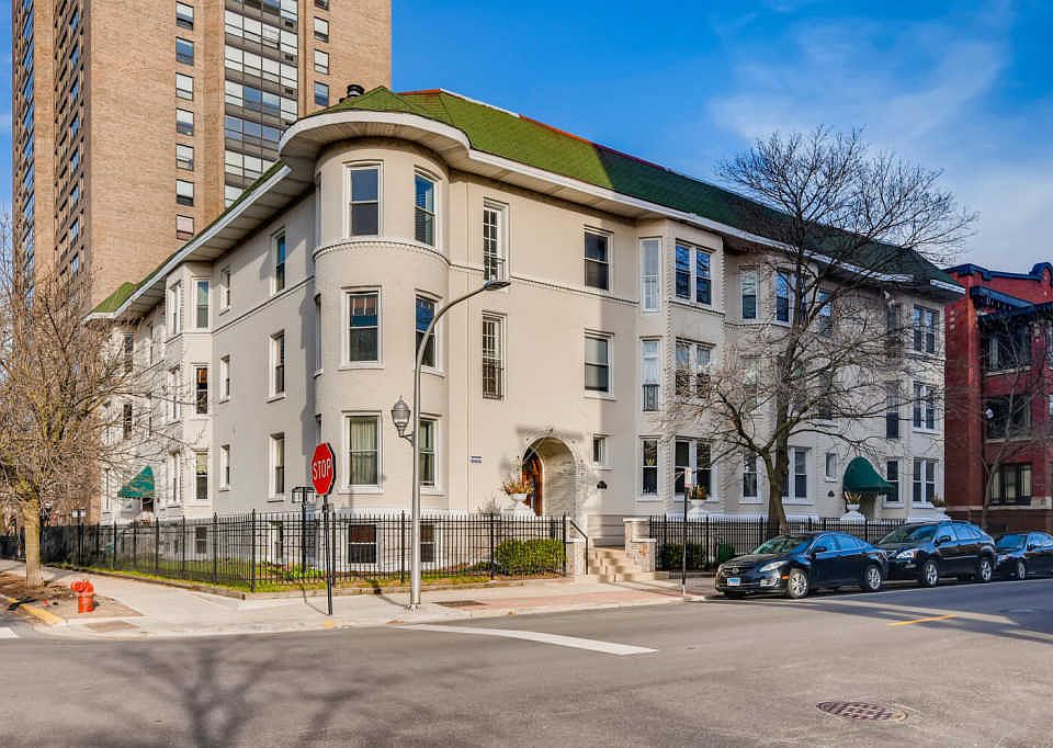1st image of 4164 N Clarendon Ave #3N