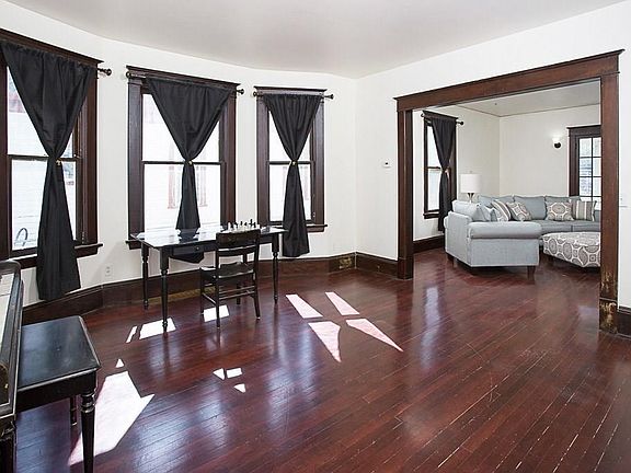 4th image of 215 Broadwater Ave