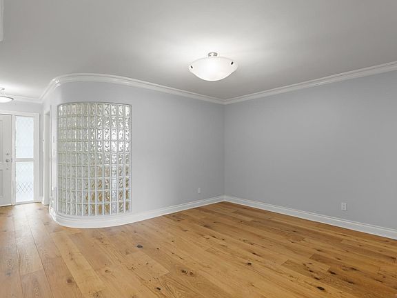 5th image of 75 Songhees Rd #306