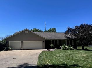 5 Sunset Dr, Cordova, IL 61242