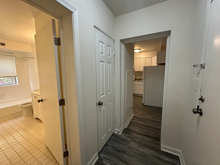 706 Brandywine St SE #102 — Photo 4