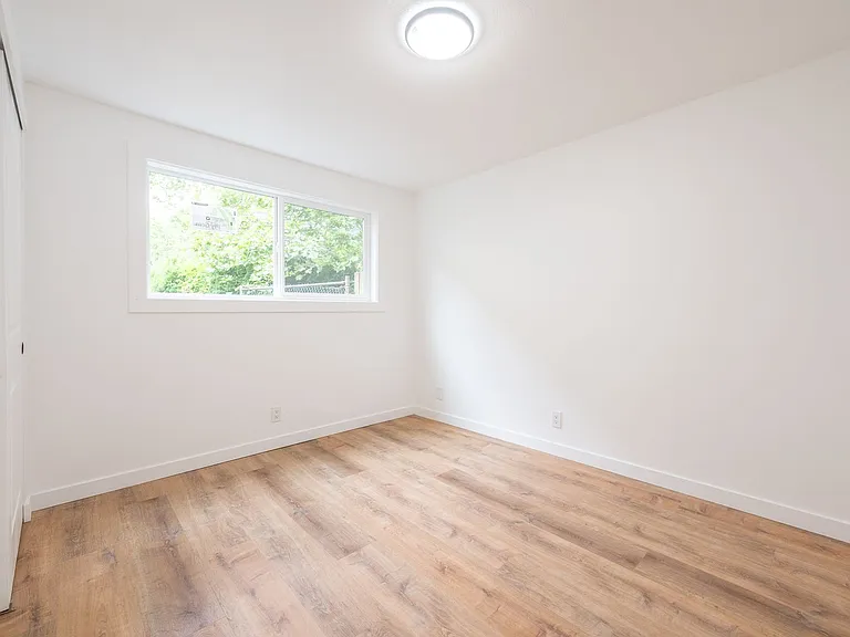 272-288 S Knott St — Photo 11