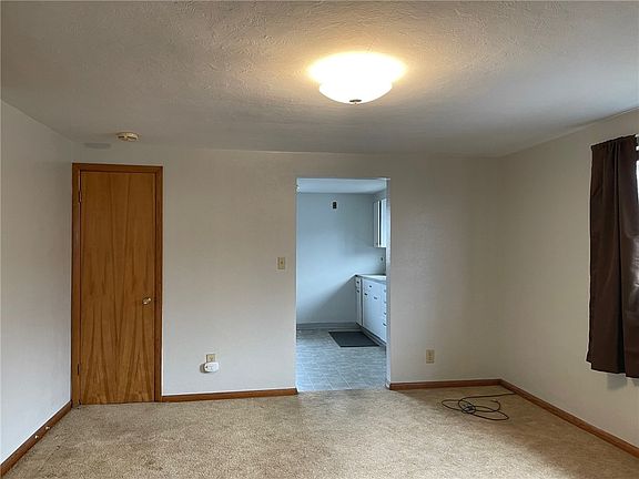 5th image of 710 Lewis Ave Unit B