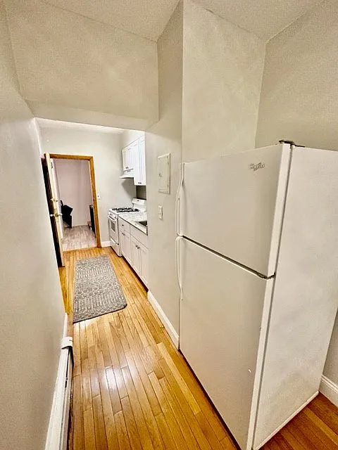 1 bed, 9999 sqft, $2,475 — Photo 2