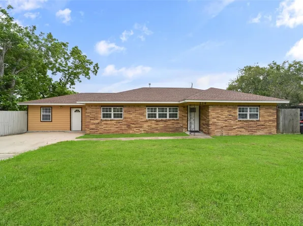 214 Schilling St, Baytown, TX 77520