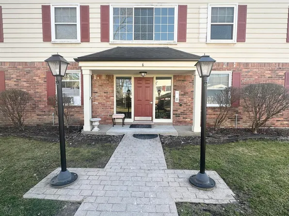 835 W Maple Rd, Clawson, MI 48017