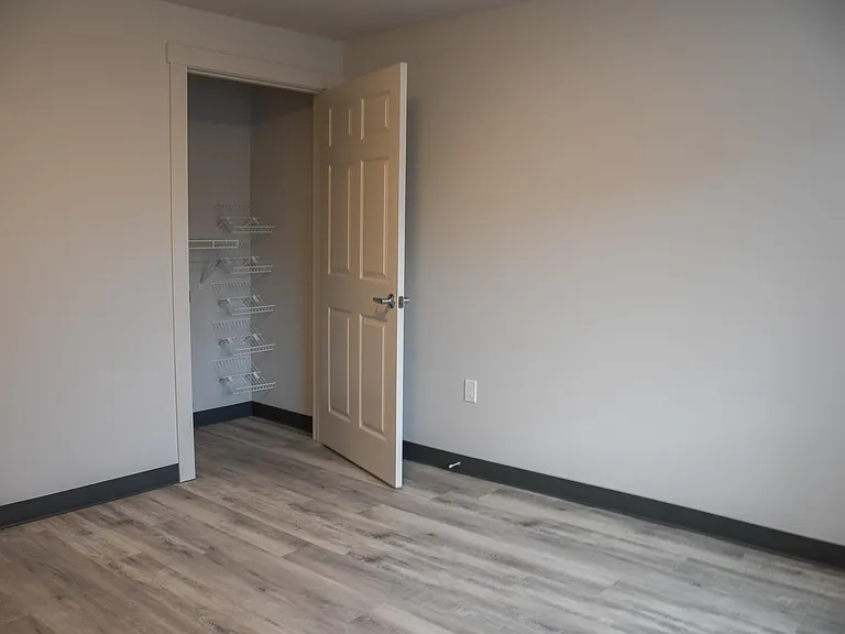 Kirkland Heights Apartments — Photo 8