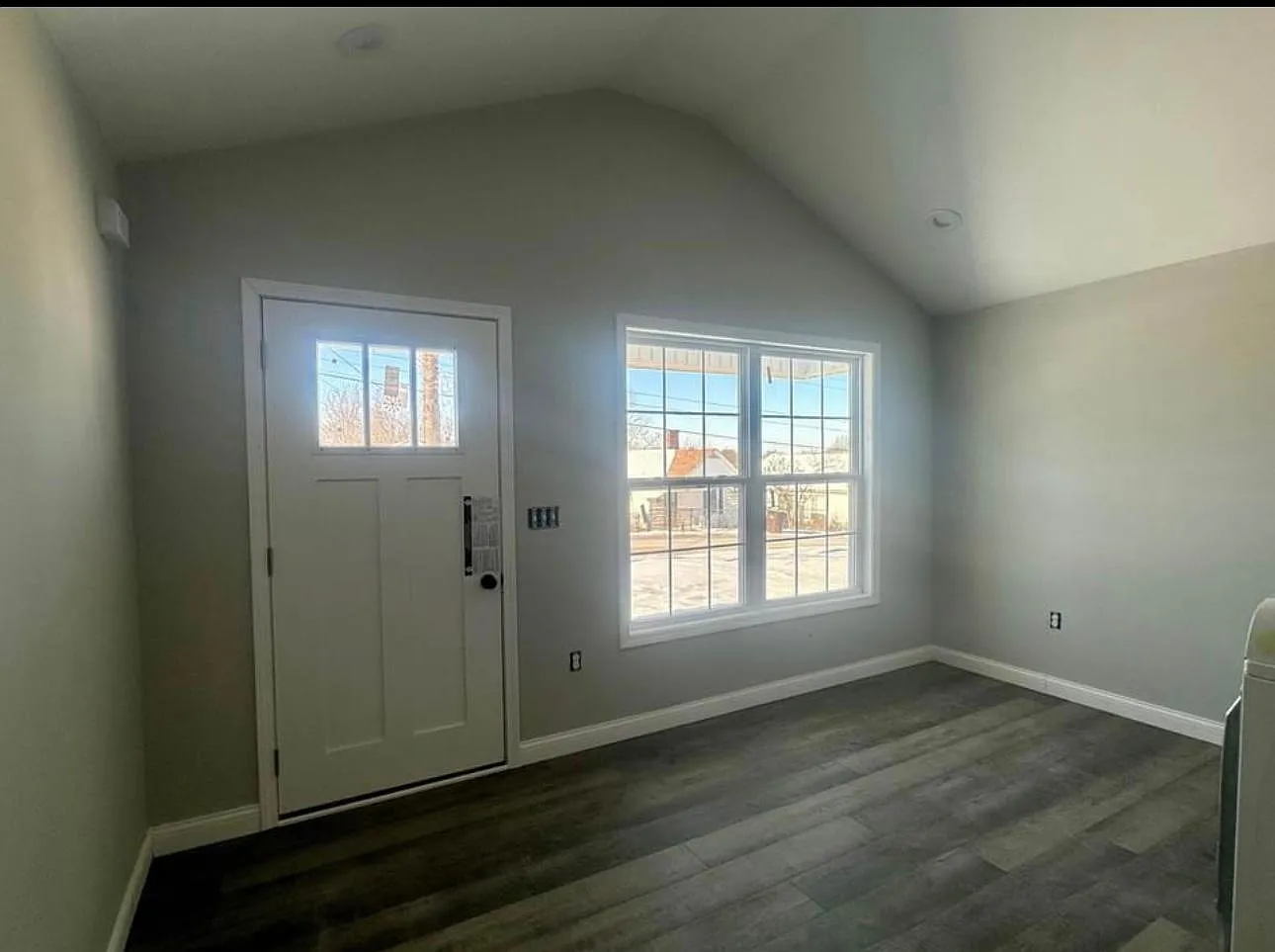 3 bed, 1300 sqft, $1,975 — Photo 3