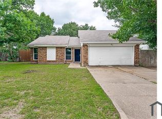 214 Valley Forge Ln, Arlington, TX 76002