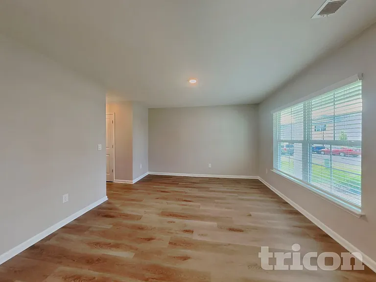 6858 Keeneland Dr — Photo 15