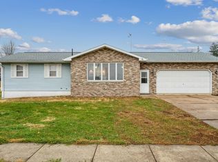 132 Hubbard St, Colesburg, IA 52035