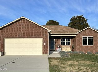 359 Gunter Dr, Lenoir City, TN 37772