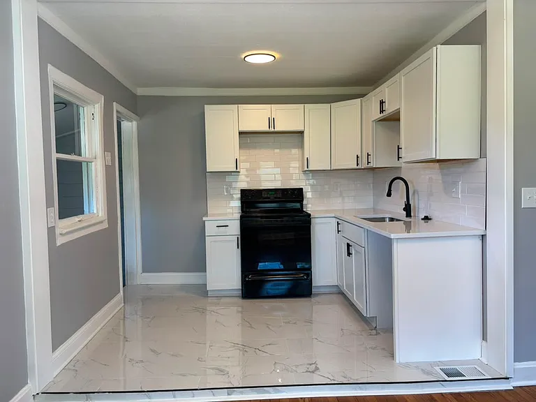 8034 Michigan Ave — Photo 5