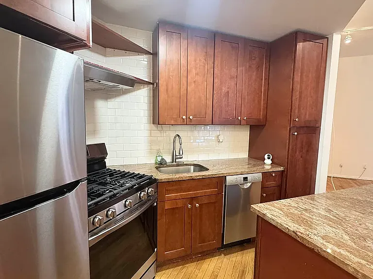 85 6th Ave #C — Photo 10