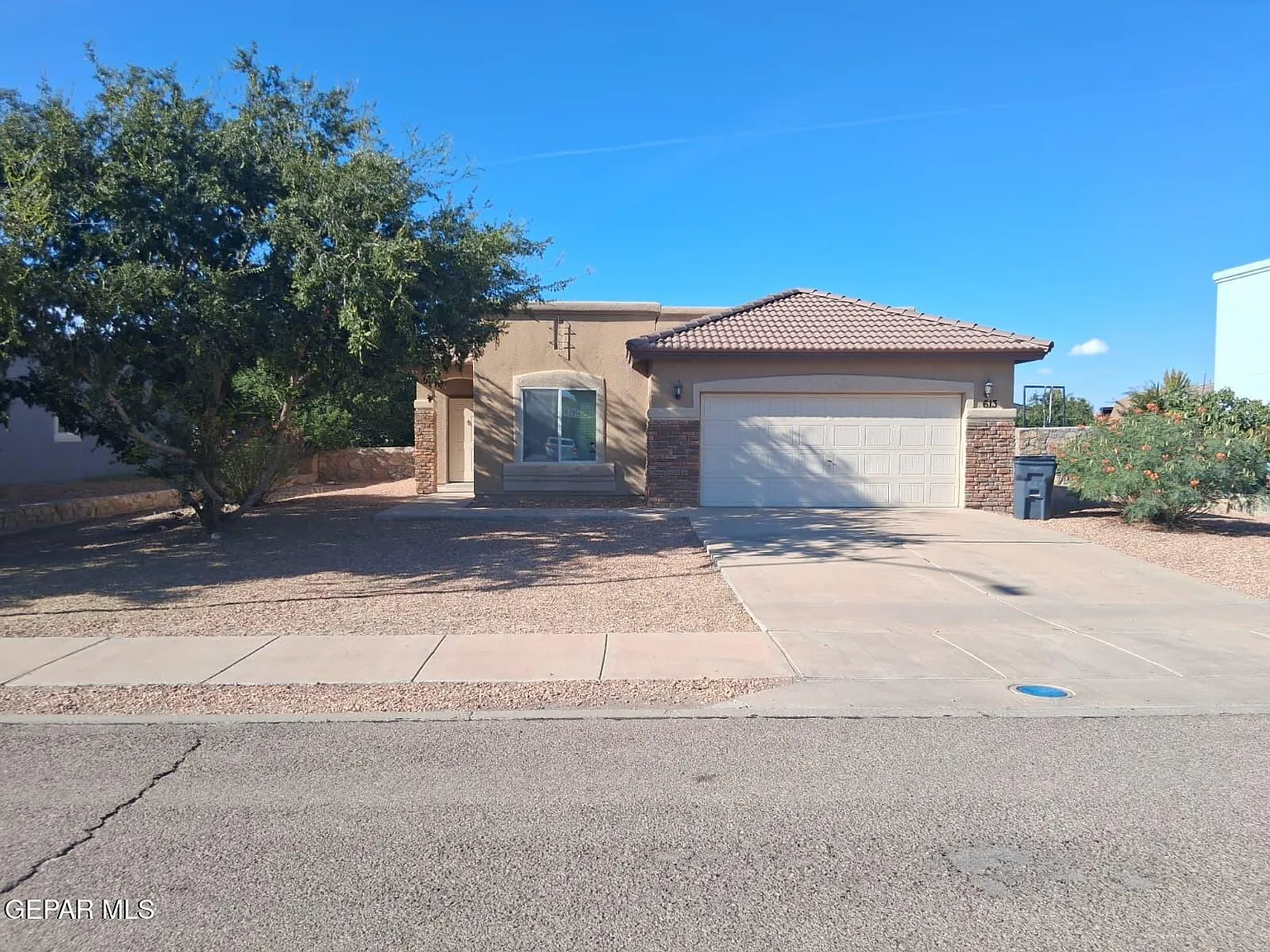 4 bed, 2.0 bath, 1685 sqft, $2,200 — Photo 1