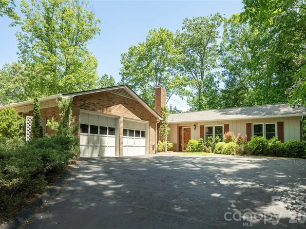 4 Galax Ln, Hendersonville, NC 28791