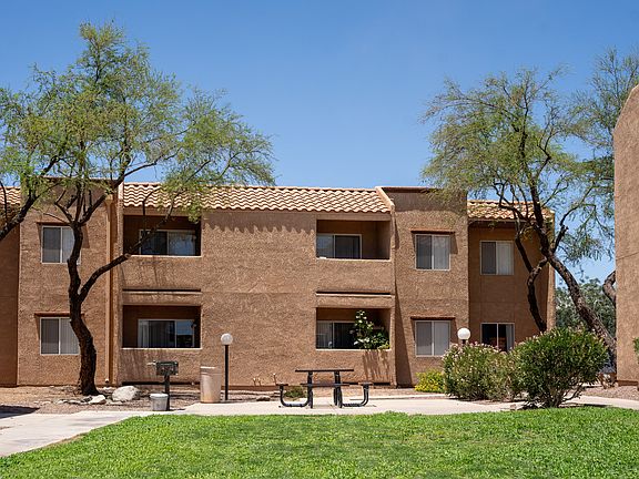2nd image of 115 W Limberlost Dr #4883603