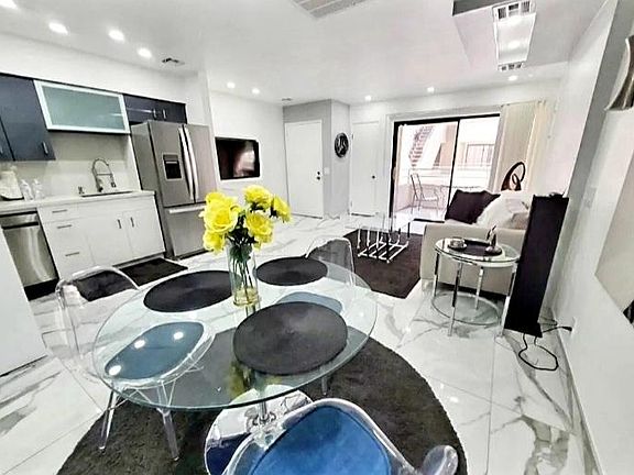 5th image of 467 S Calle El Segundo Unit D14