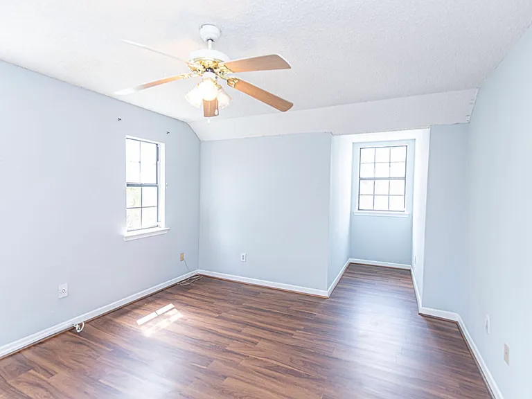15558 Riverdale Ave E — Photo 12