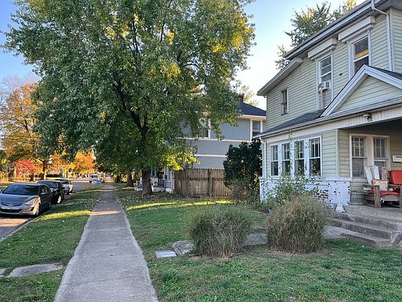 Looking south onto Pearl St.