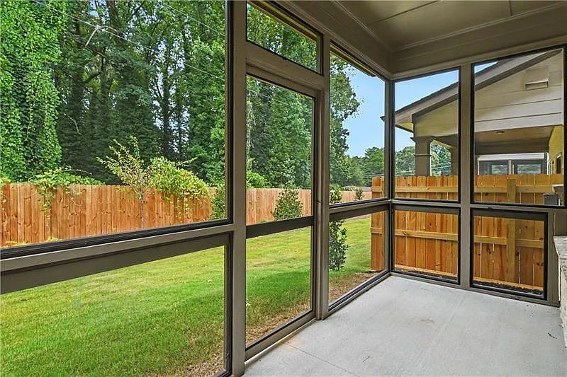 4 bed, 2.5 bath, 2351 sqft, $2,700 — Photo 4