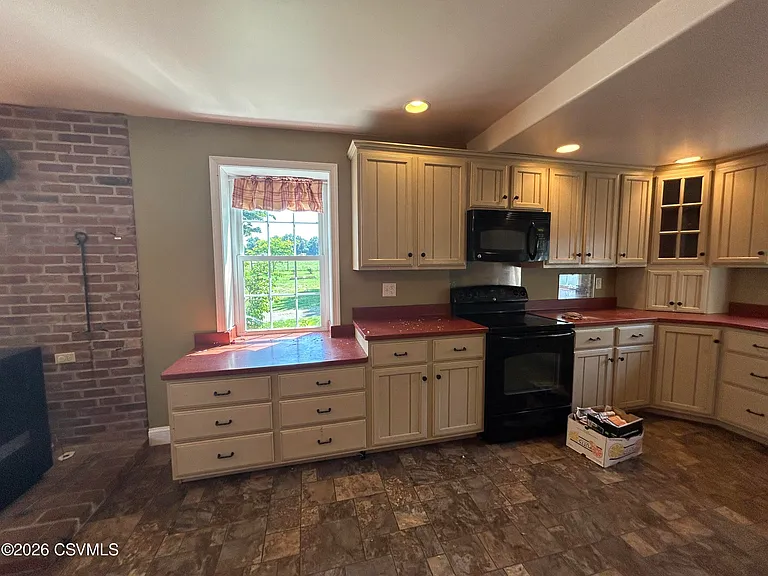 687 Hanselman Rd — Photo 11