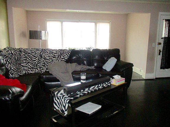 4th image of 55 Evelyn St