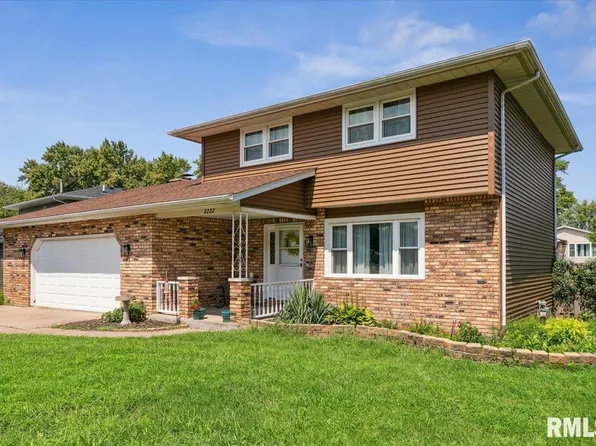 2222 W 30th St, Davenport, IA 52804