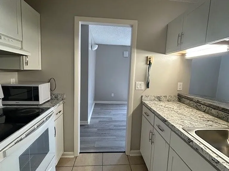 9505 University Terrace Dr #D — Photo 7
