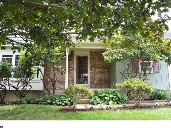 38 Quail Hollow Dr, Hockessin, DE 19707