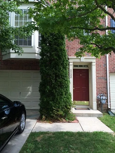 3 bed, 2.5 bath, 2700 sqft, $3,300 — Photo 1