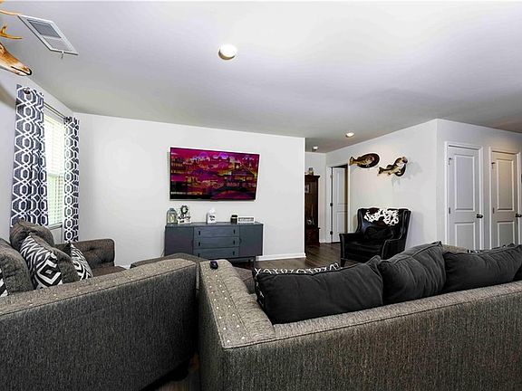 4th image of 377 Cartecay Dr