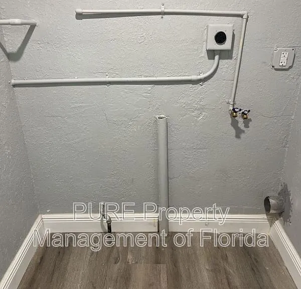 1135 NE 9th Ave — Photo 27