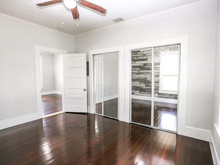 271 S Willow Ave — Photo 32
