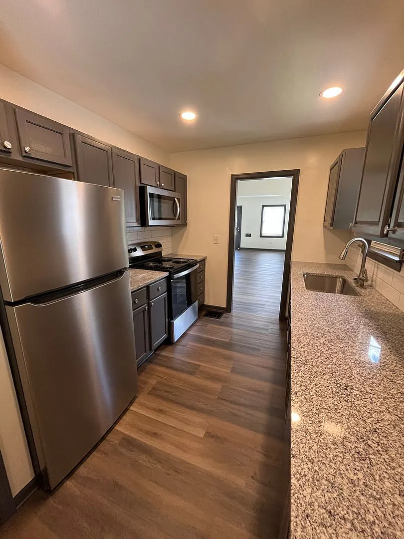 Updated 2 Bedroom, 1 1/2 Bath Home With Fenced in Backyard & 1 Car Garage! — Photo 3