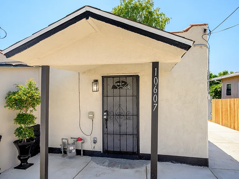 10607 Whitegate Ave — Photo 2