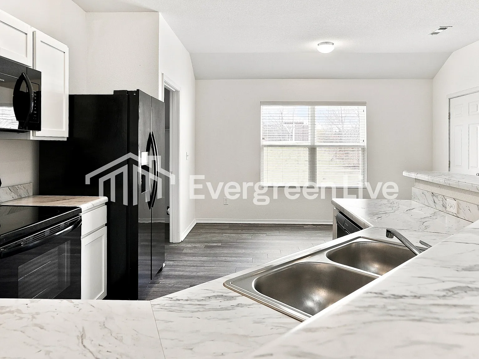 3 bed, 2.0 bath, 1480 sqft, $1,495 — Photo 3