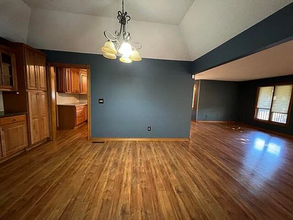 2nd image of 796 W Sherwood Drive