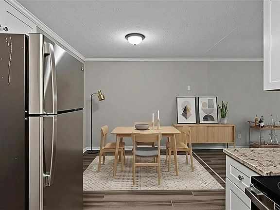 3rd image of 2852 Port Royal Ln