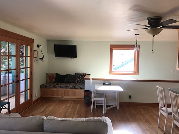 4th image of 374 Hargadine St