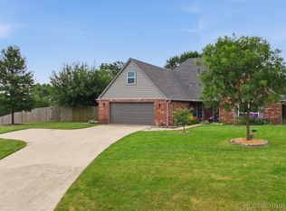 8012 Cottonwood Ave, Claremore, OK 74019